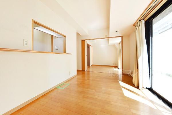 スカーラ台東根岸 リビング