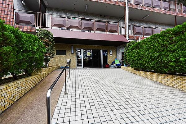 ライオンズマンション調布Ｄ棟 エントランス（外）