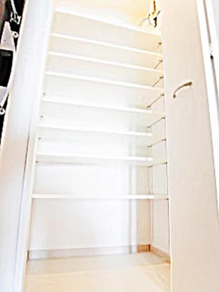 宮廷東新宿ビル リビング以外の居室