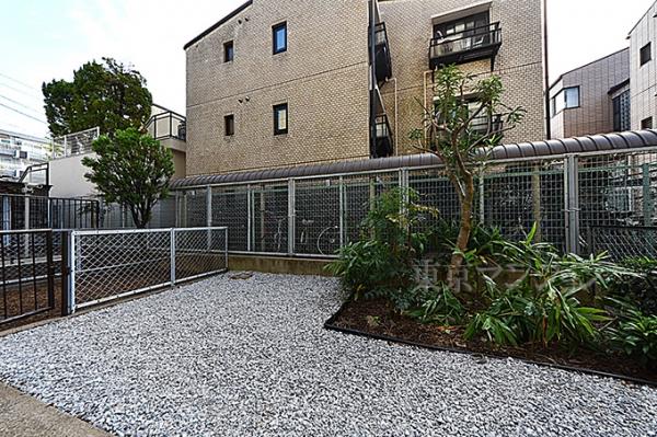 ライオンズマンション三鷹第３ 庭