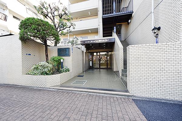 ライオンズマンション三鷹第３ エントランス（外）