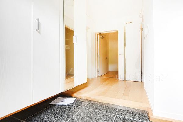 ロイヤルステージ市ヶ谷 玄関