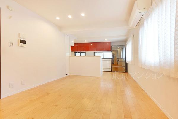 ロイヤルステージ市ヶ谷 リビング