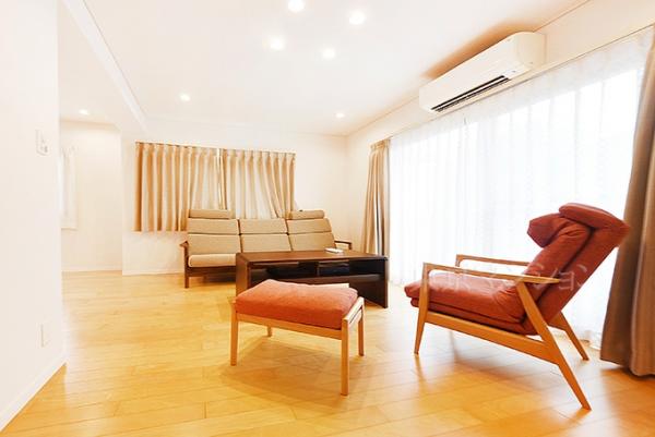 ロイヤルステージ市ヶ谷 リビング