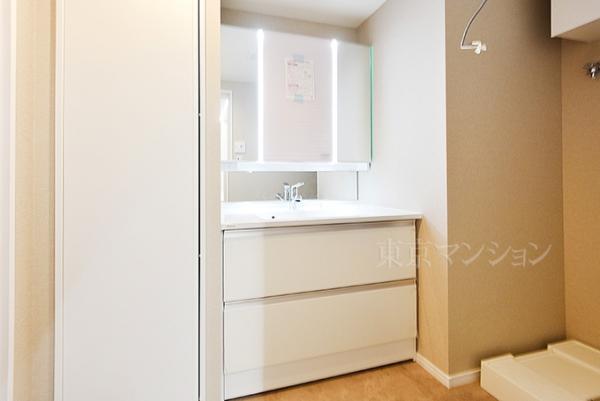 秀和高輪レジデンス 洗面化粧台