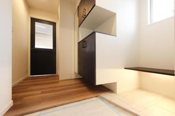 ワコーレルミエール三ノ輪 玄関