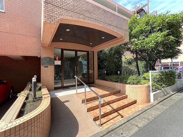 駒込八幡坂ガーデニア エントランス（外）