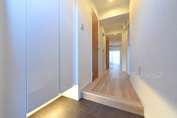 ローレルプラザ田町 玄関