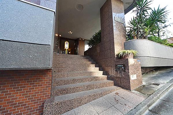 中古マンション 港区赤坂８丁目 千代田線乃木坂駅 7,799万円