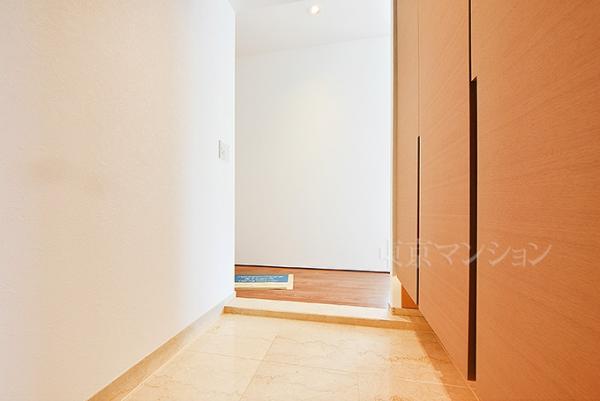 ミッドガーデン赤坂氷川 玄関