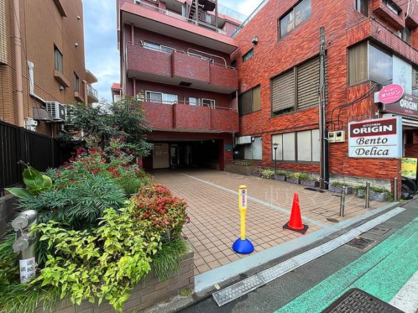 アンバサダー三軒茶屋 エントランス（外）