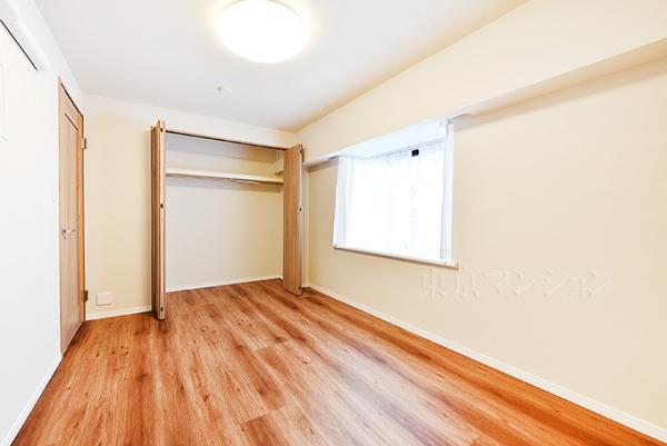 調布ロイヤルハイツ リビング以外の居室