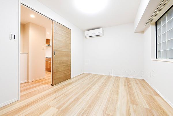 ヴィルヌーブ入谷 リビング以外の居室