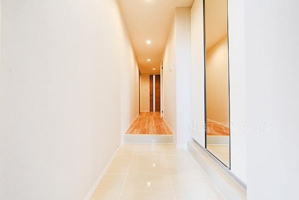 ヴィルヌーブ入谷 玄関