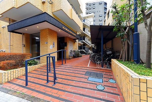 ライオンズマンション中野弥生町 エントランス（外）