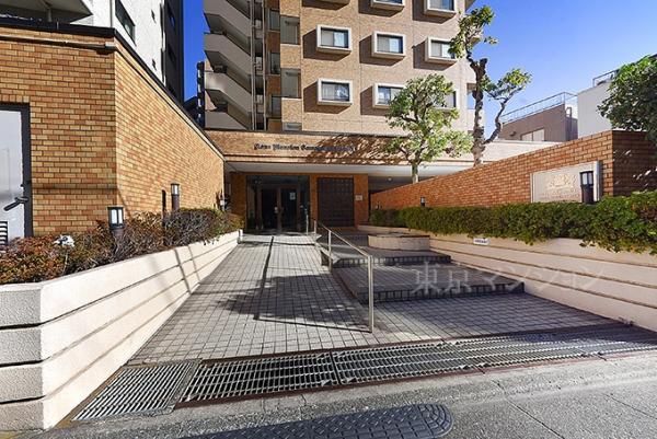 ライオンズマンション多摩川緑地 エントランス（外）