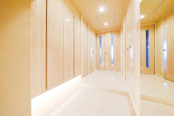 Ｗ　Ｃｏｍｆｏｒｔ　Ｔｏｗｅｒｓ　ＥＡＳＴ 玄関