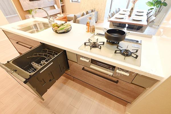 Ｗ　Ｃｏｍｆｏｒｔ　Ｔｏｗｅｒｓ　ＥＡＳＴ キッチン