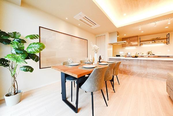 Ｗ　Ｃｏｍｆｏｒｔ　Ｔｏｗｅｒｓ　ＥＡＳＴ リビング