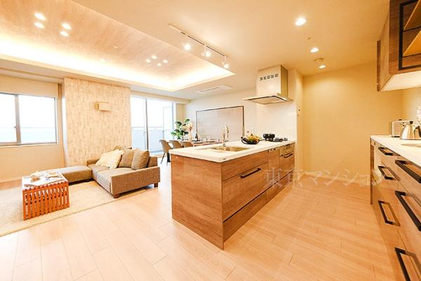 Ｗ　Ｃｏｍｆｏｒｔ　Ｔｏｗｅｒｓ　ＥＡＳＴ リビング