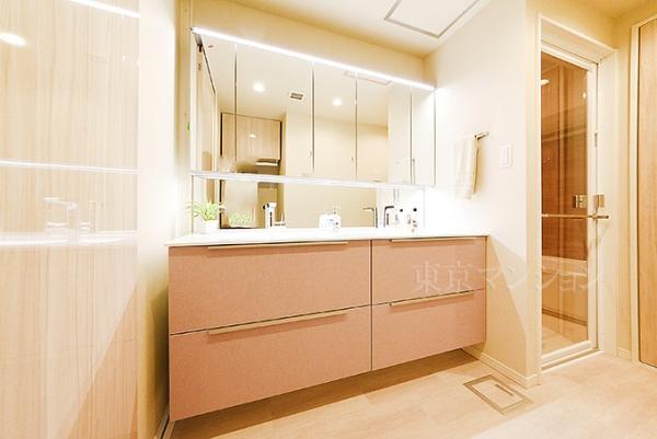 Ｗ　Ｃｏｍｆｏｒｔ　Ｔｏｗｅｒｓ　ＥＡＳＴ 洗面化粧台