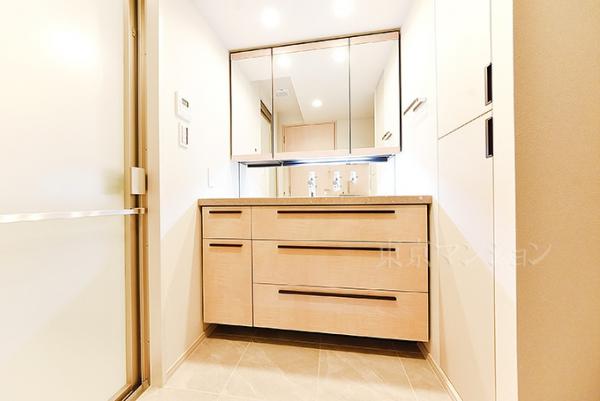 パークタワー西新宿 洗面化粧台