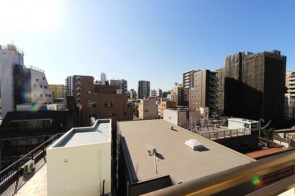 リブポート上野松が谷 玄関