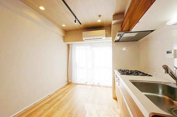 リブポート上野松が谷 リビング