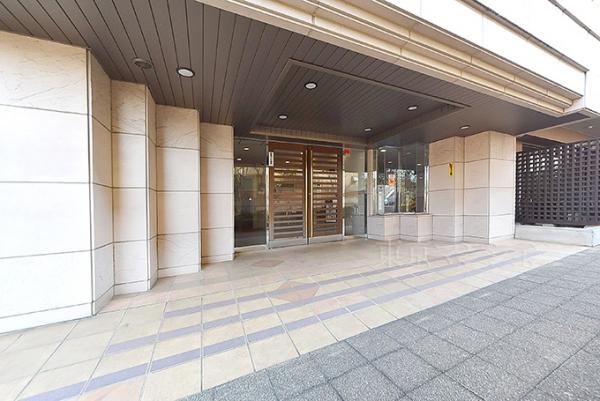 クリオ三鷹伍番館 エントランス（外）