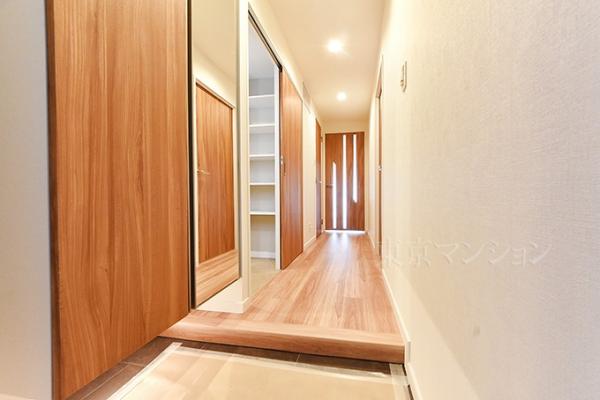 三鷹ナショナルコート１号棟 玄関