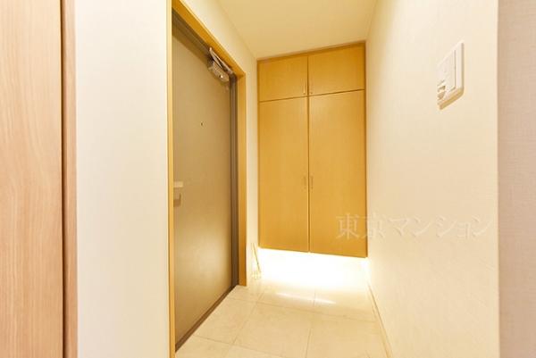 プラティーク三軒茶屋 玄関