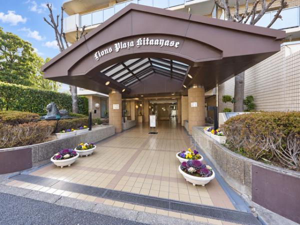 ライオンズプラザ北綾瀬 エントランス（外）