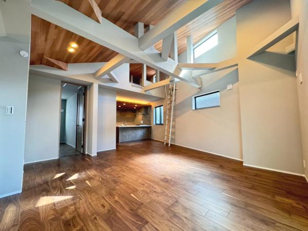 新築戸建 世田谷区経堂３丁目 小田急線経堂駅 1億1,280万円