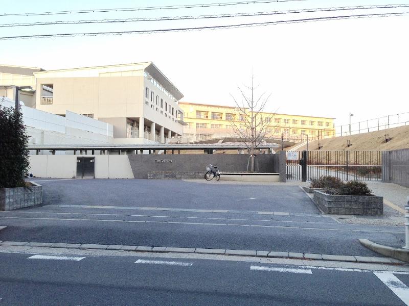 三好丘中学校