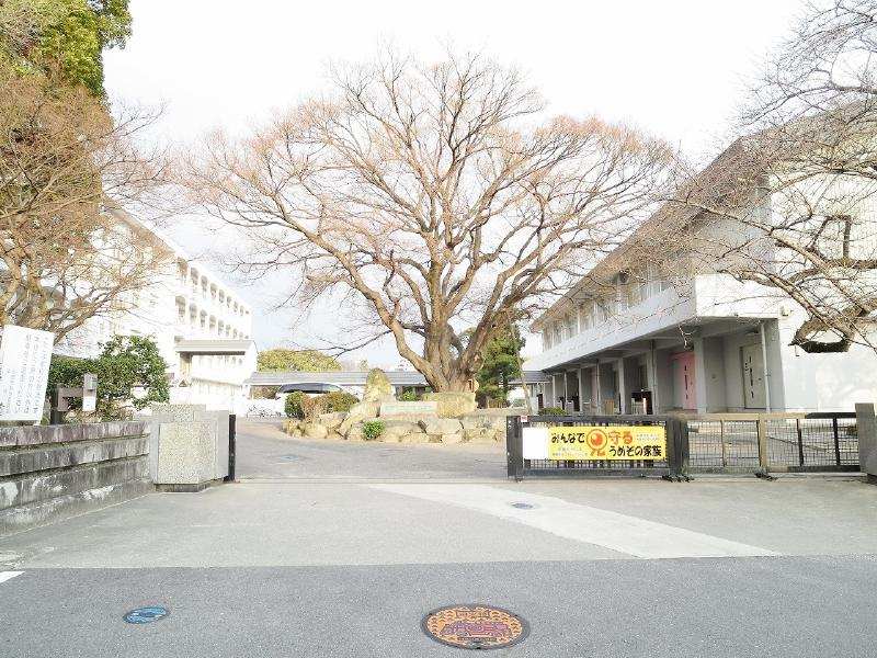 梅園小学校