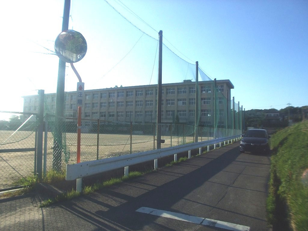 東郷町立春木中学校
