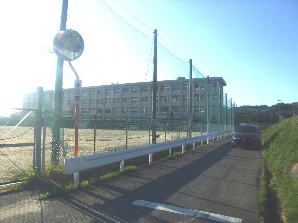 東郷町立春木中学校