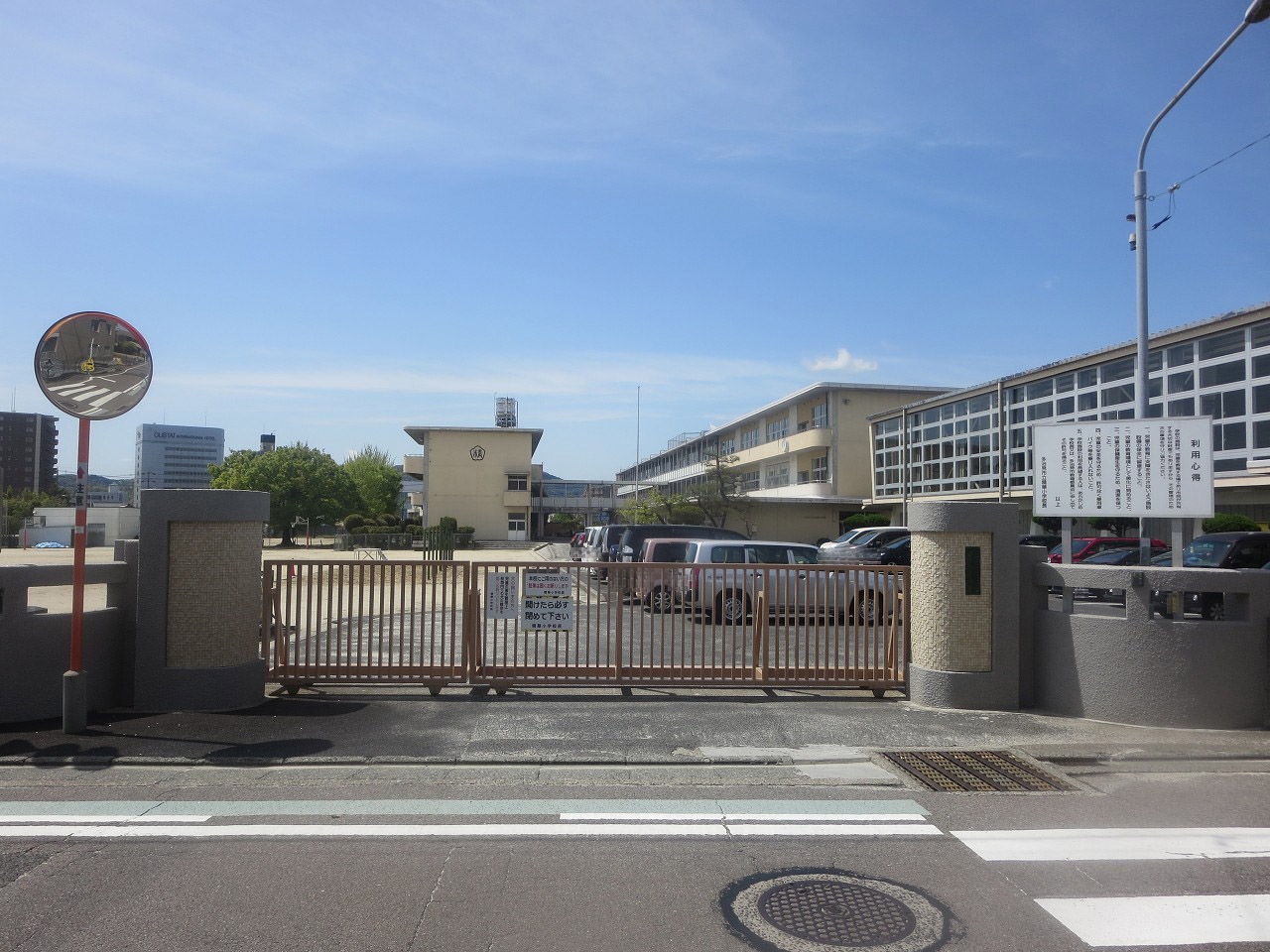 多治見市立精華小学校