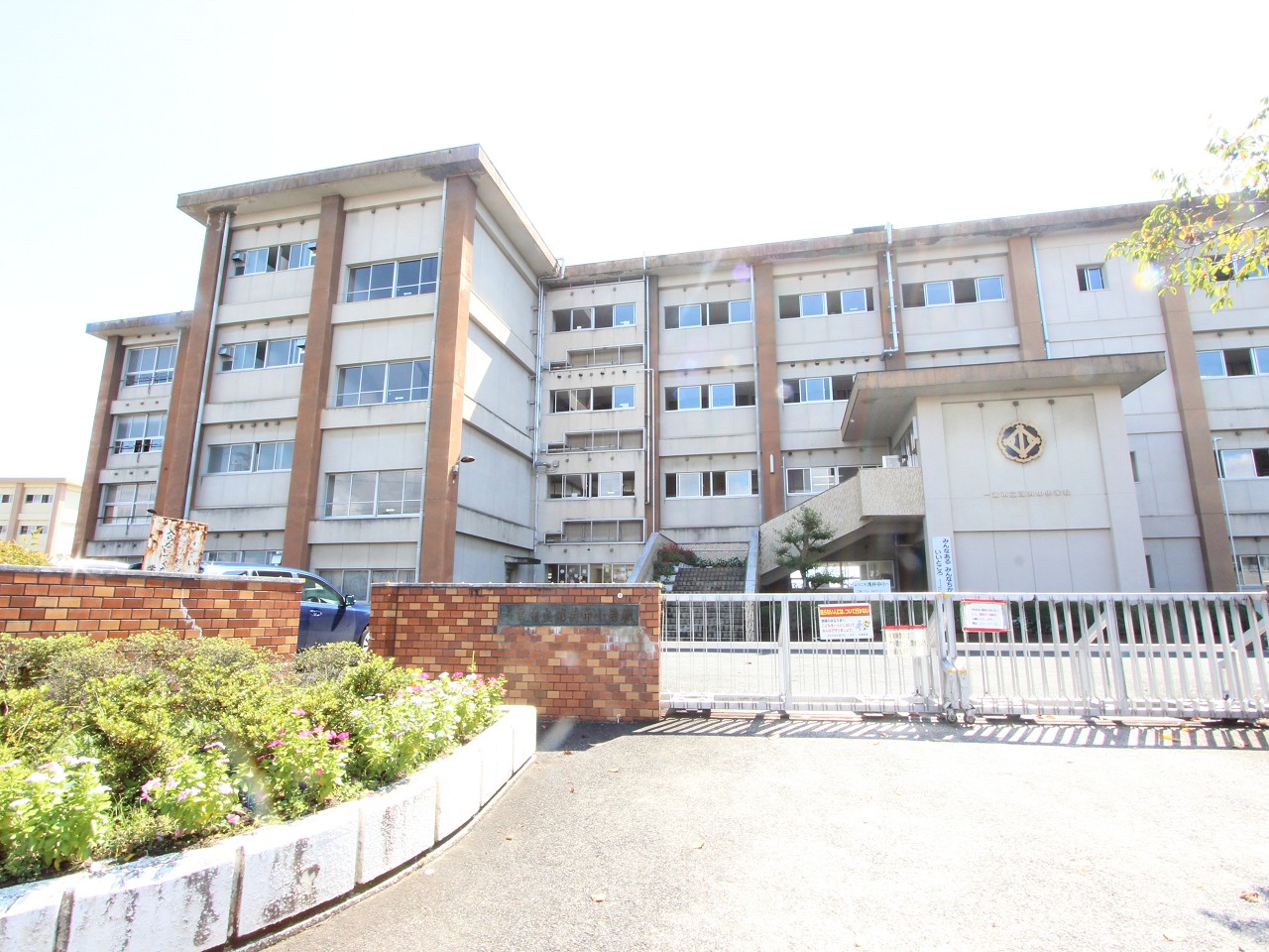 一宮市立浅井中小学校