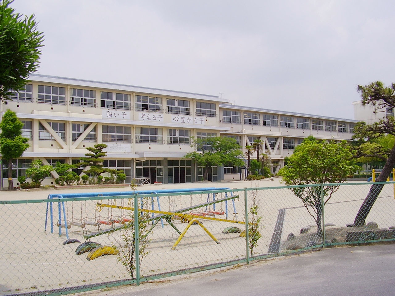 津島市立神守小学校