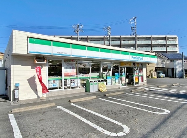 ファミリーマート 粕畠三丁目店