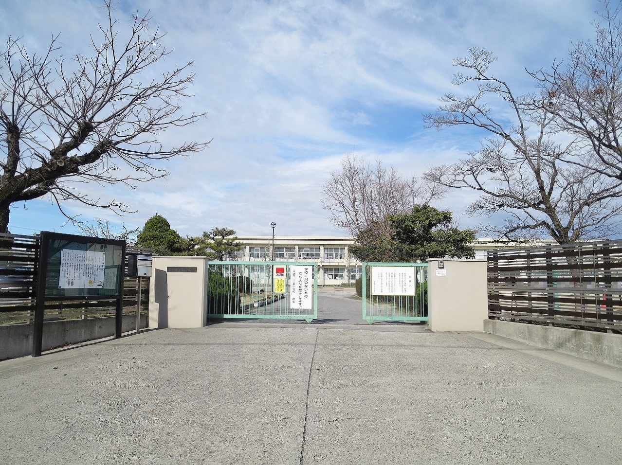 岡崎市立 六名小学校