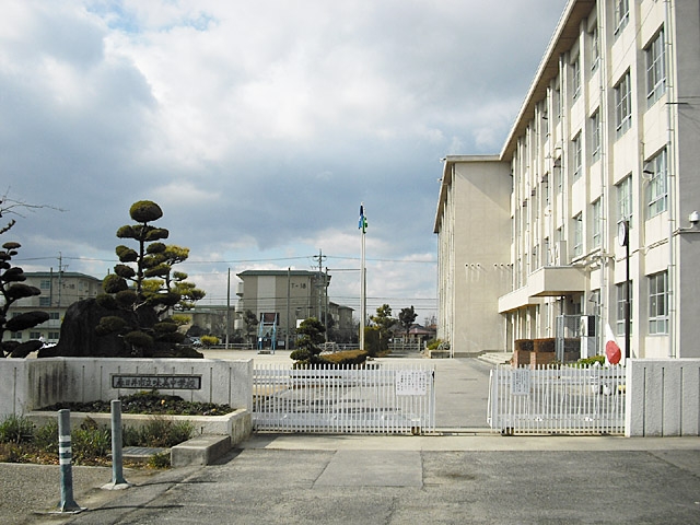 春日井市立味美中学校