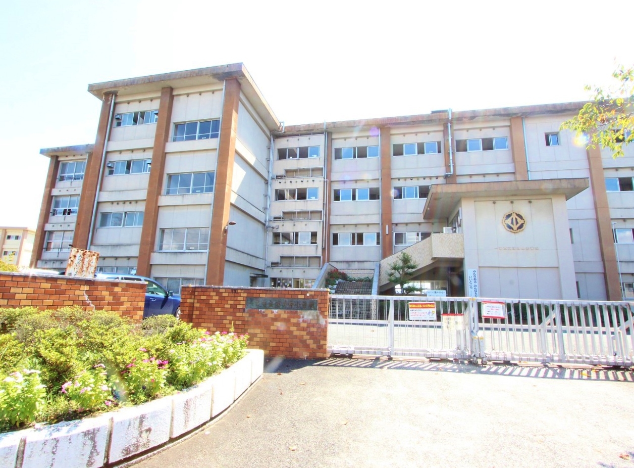 一宮市立浅井中小学校