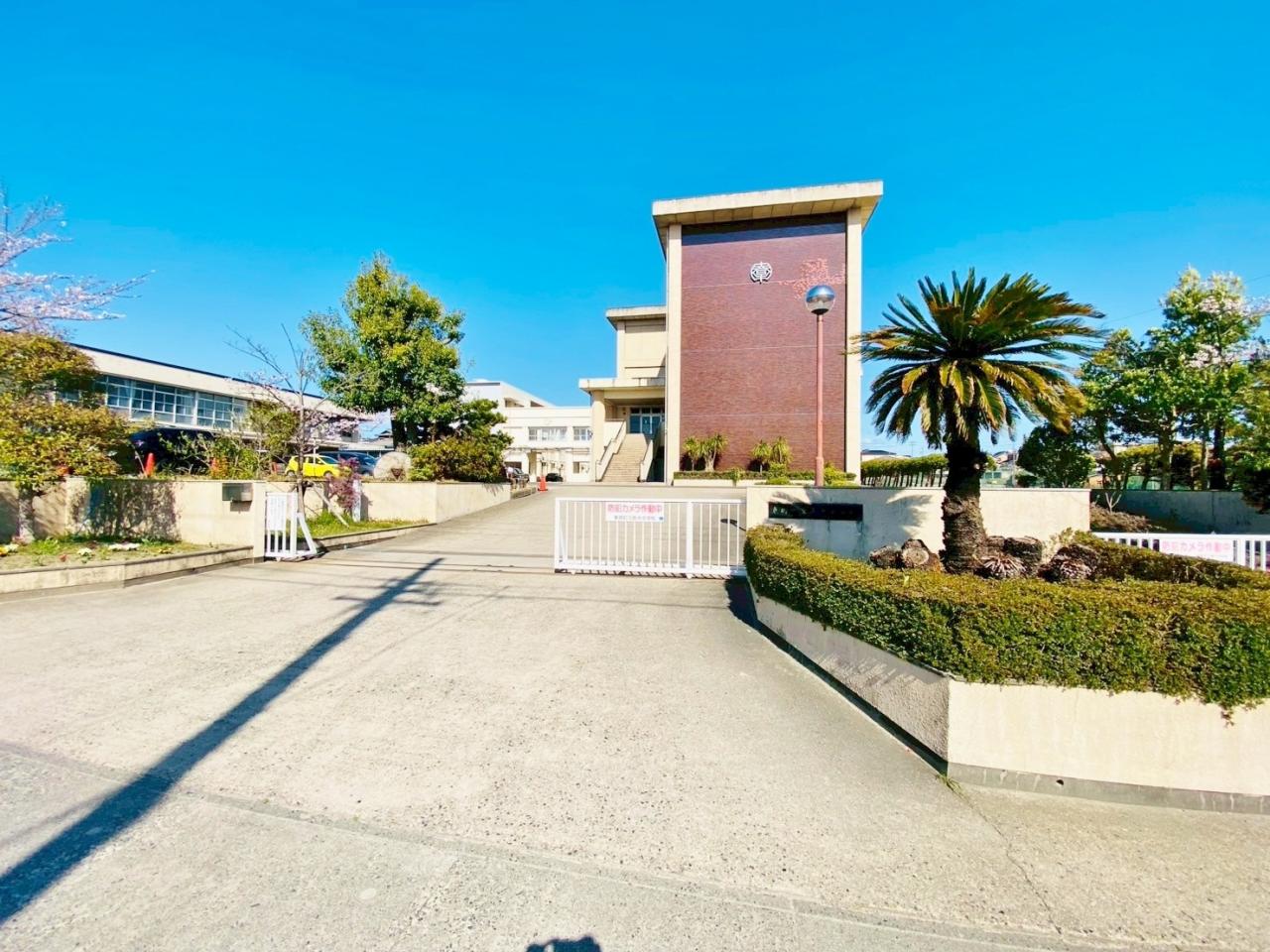 東郷町立春木中学校