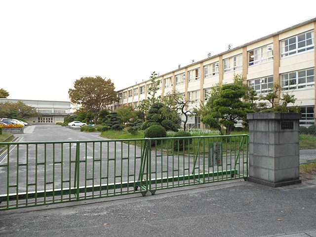 春日井市立中部中学校