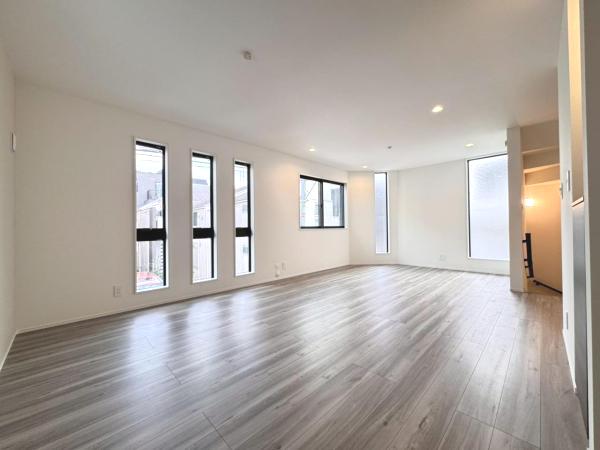 新築戸建 中野区中野６丁目 都営大江戸線東中野駅 1億1,280万円