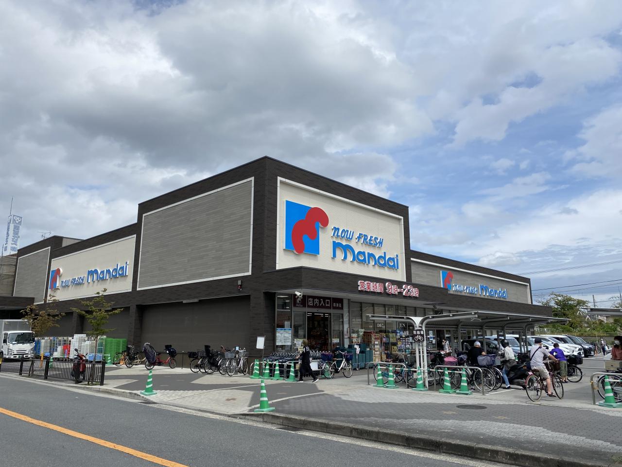 万代 郡津店