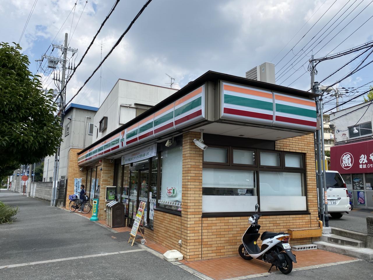 セブン-イレブン 枚方香里ヶ丘店