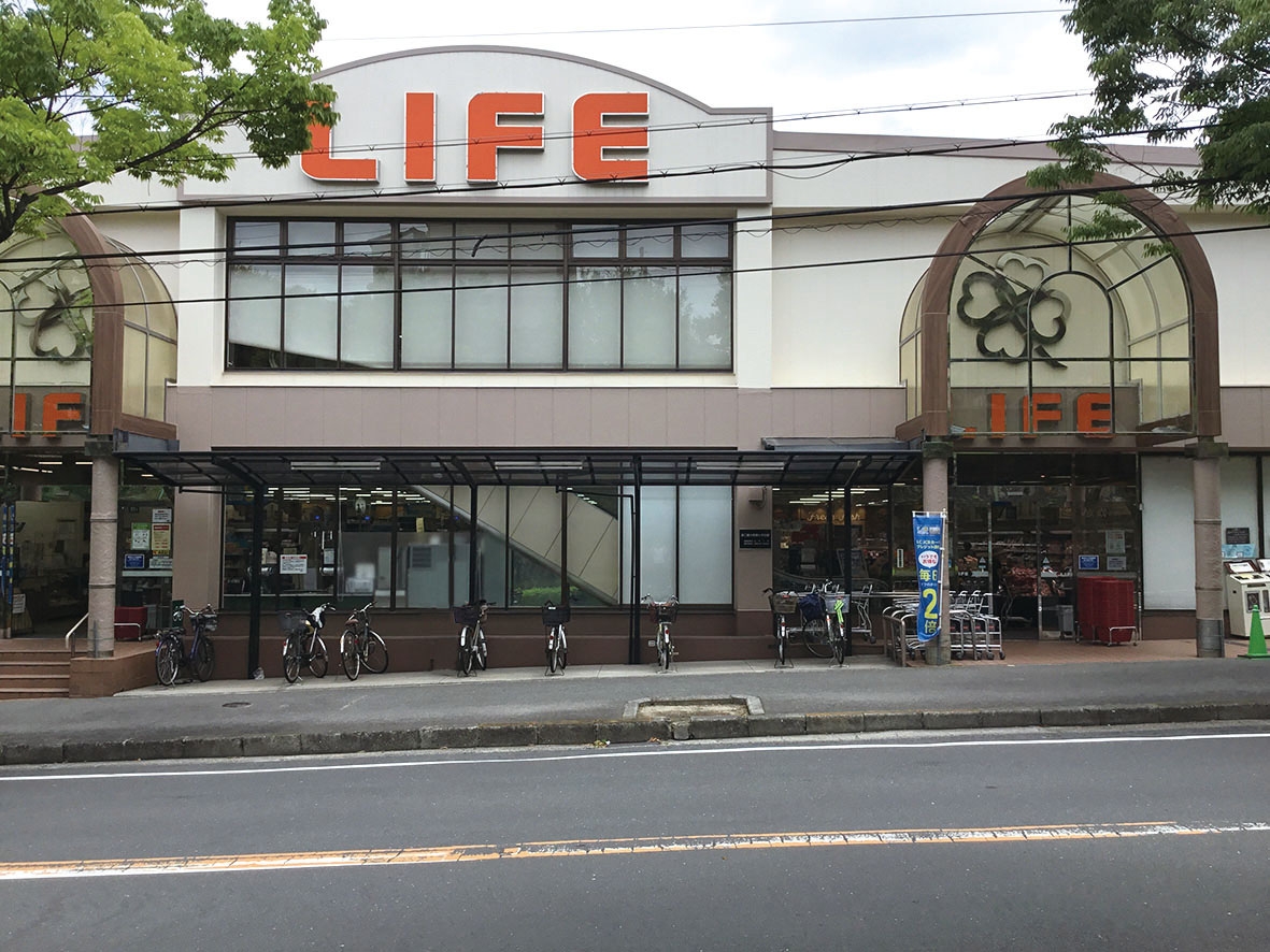 ライフ男山店